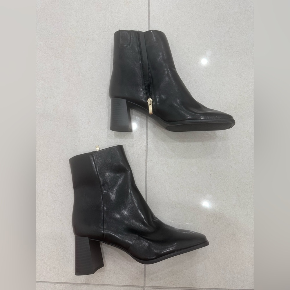 Chic Black Leather Heeled Boots
